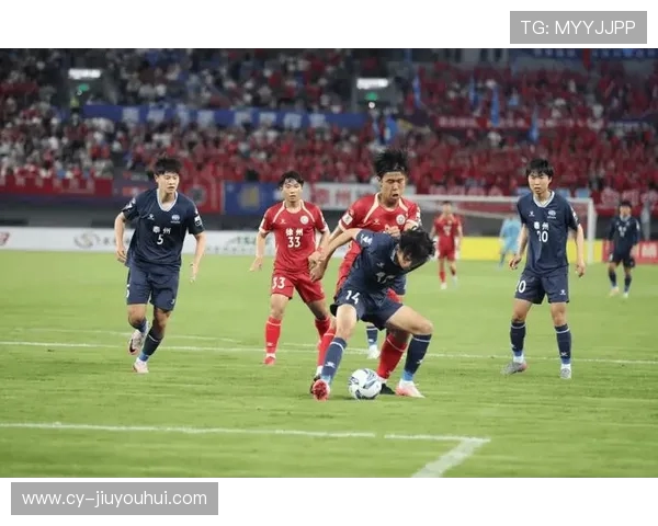 苏超徐州足球队新星杨浩崭露头角 打破传统助力球队新突破